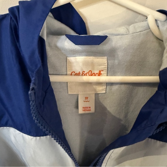 Cat & Jack toddler 2T rain jacket in blue, light blue & green - Picture 4 of 6